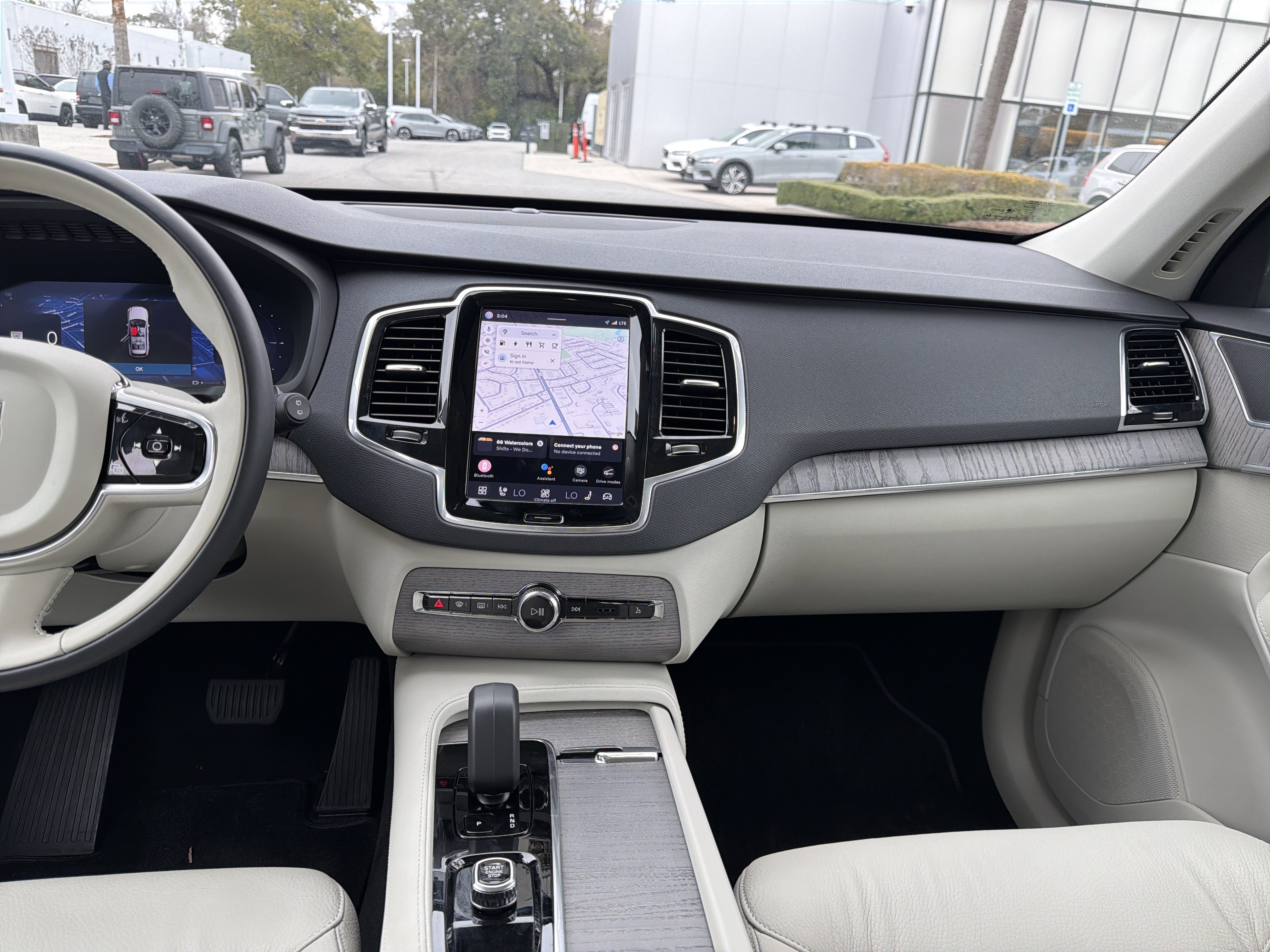 Certified 2024 Volvo XC90 T8 Plus w/ Protection Package Premier image 31