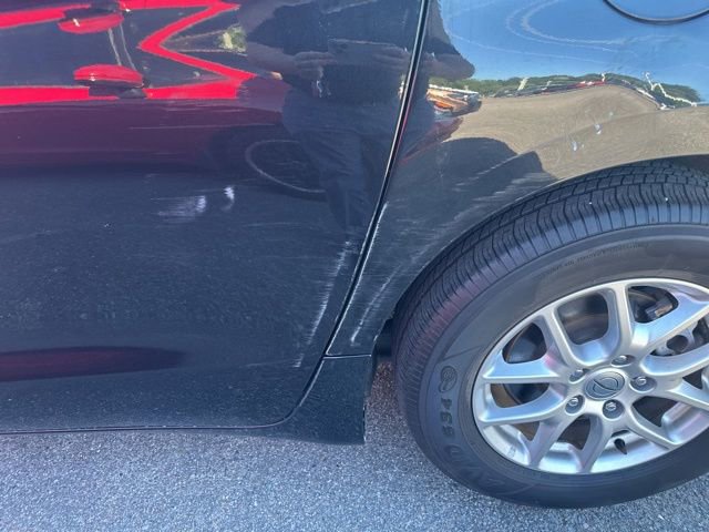 Used 2023 Chrysler Pacifica Touring-L FWD image 2