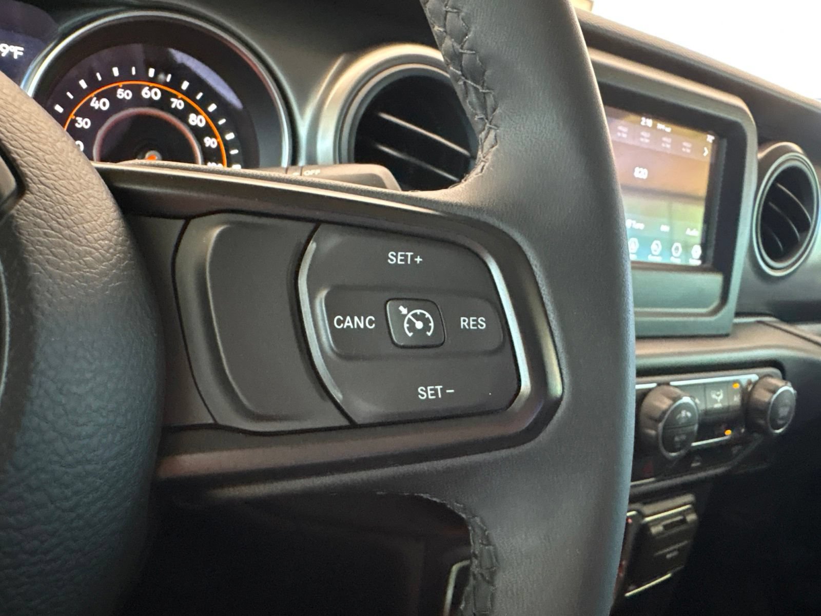 Used 2023 Jeep Gladiator Sport AWD/4WD image 26