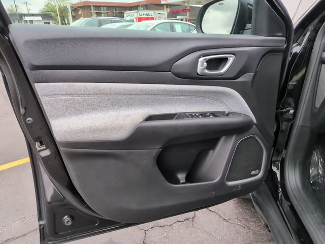 Used 2023 Jeep Compass Latitude w/ Sun and Sound Group AWD/4WD image 17