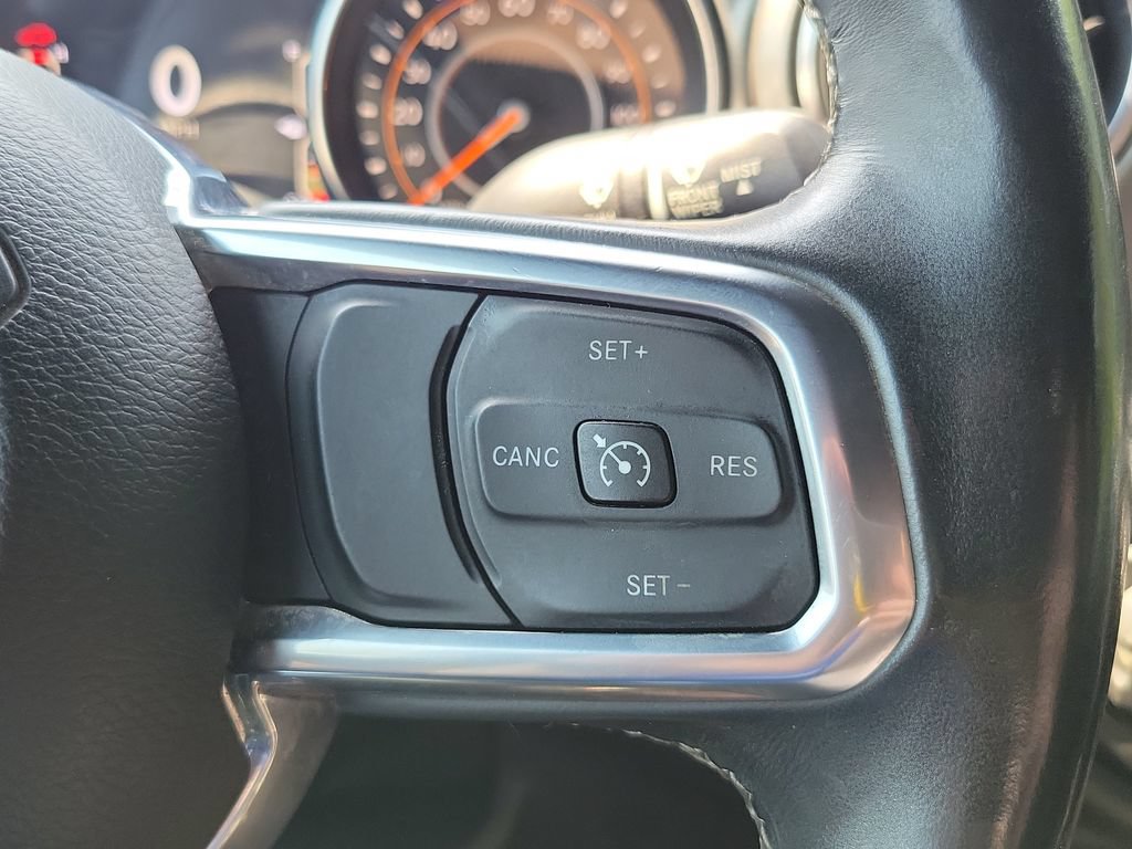 Used 2018 Jeep Wrangler Unlimited Sahara AWD/4WD image 15