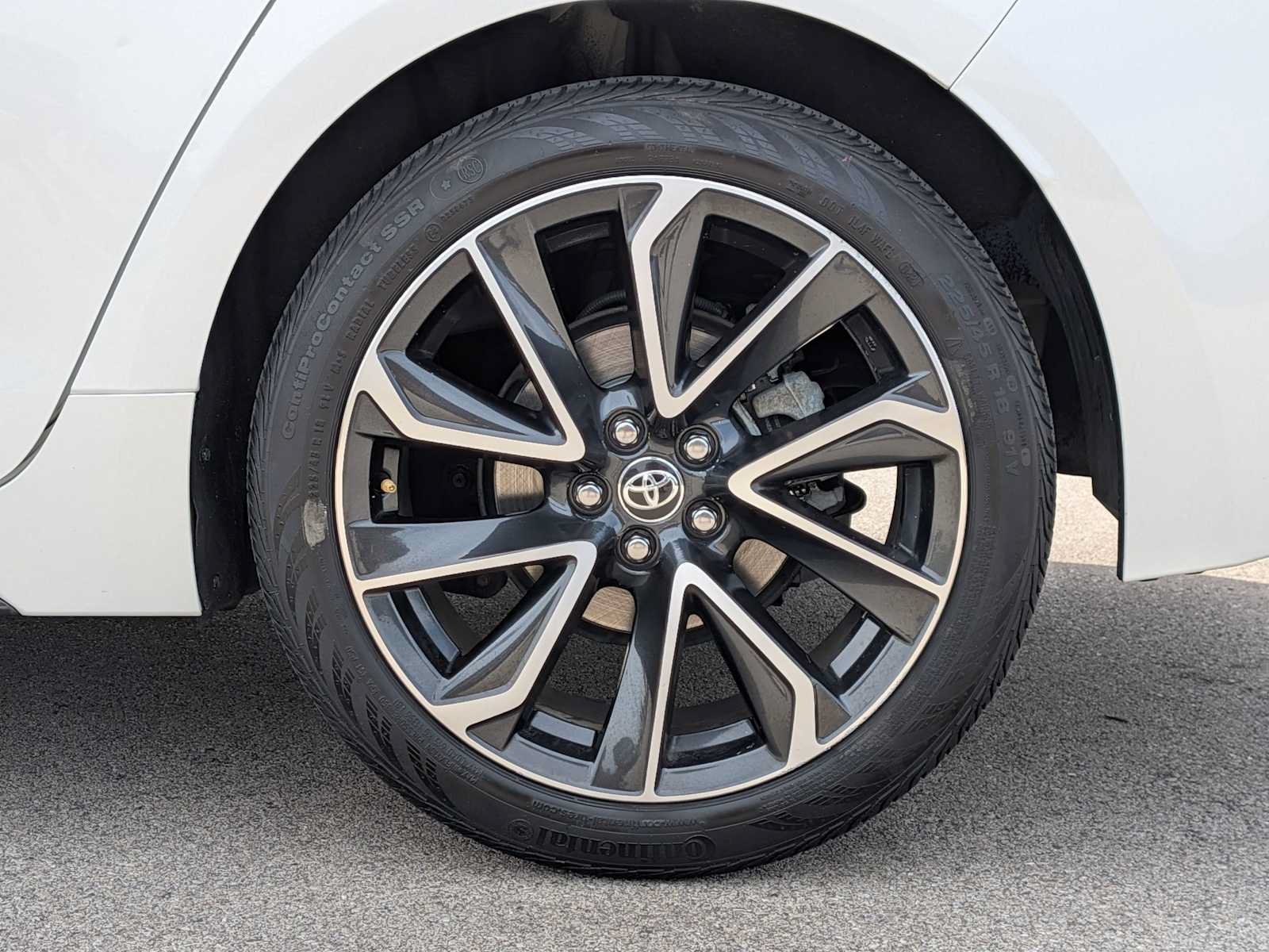 Used 2020 Toyota Corolla XSE FWD image 13