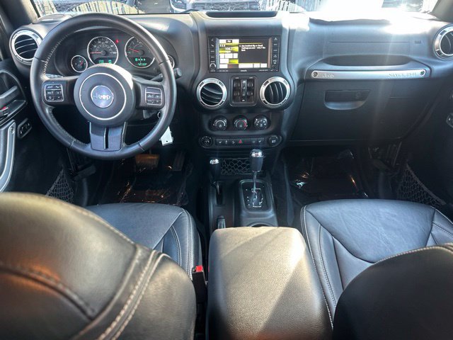 Used 2016 Jeep Wrangler Unlimited Sahara w/ Connectivity Group AWD/4WD image 30