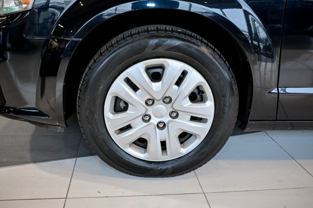 Used 2019 Dodge Grand Caravan SE w/ UConnect Hands-Free Group image 40