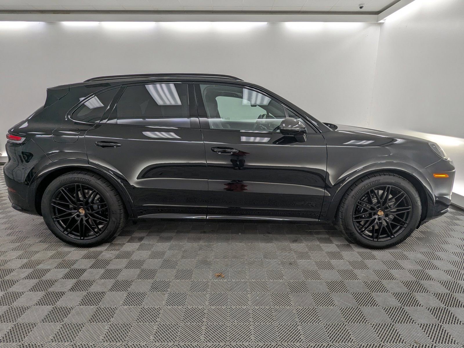 New 2026 Porsche Cayenne GTS image 8