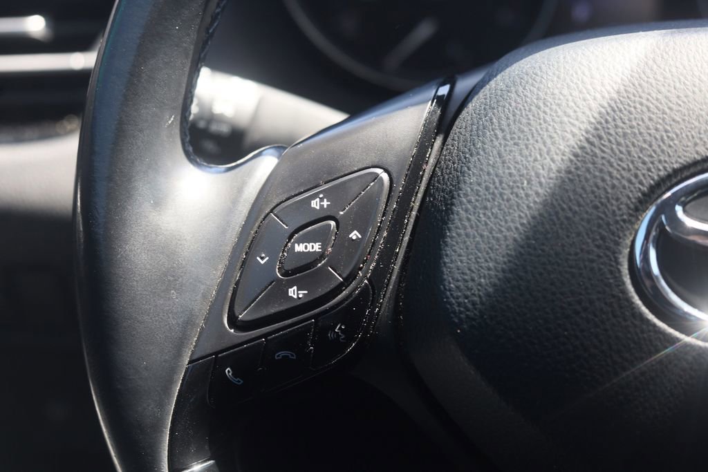 Used 2018 Toyota C-HR XLE FWD image 12