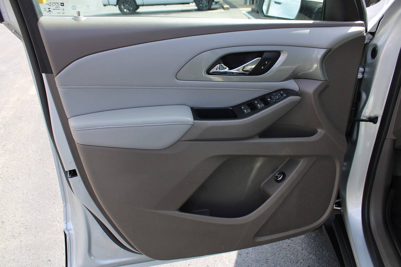 Used 2021 Chevrolet Traverse LT AWD/4WD image 17