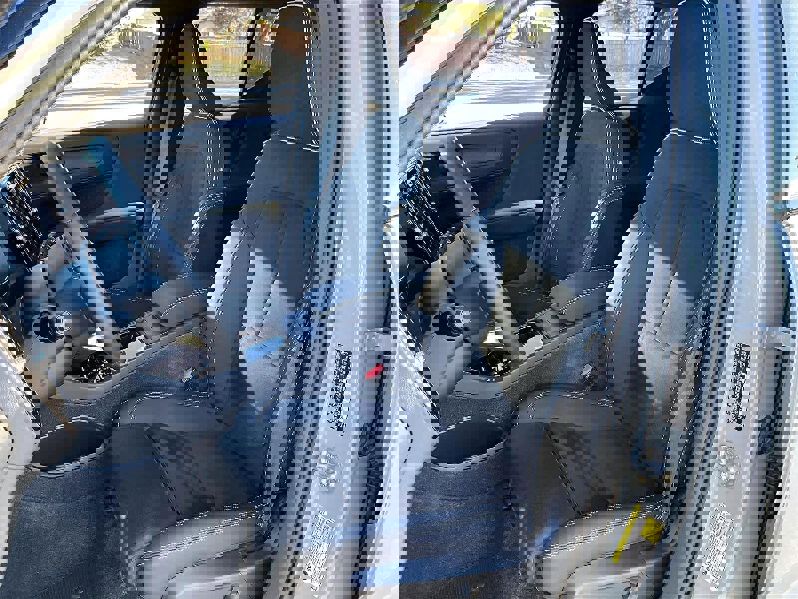 Used 2024 Volvo XC40 Recharge Plus w/ Protection Package Premier image 28