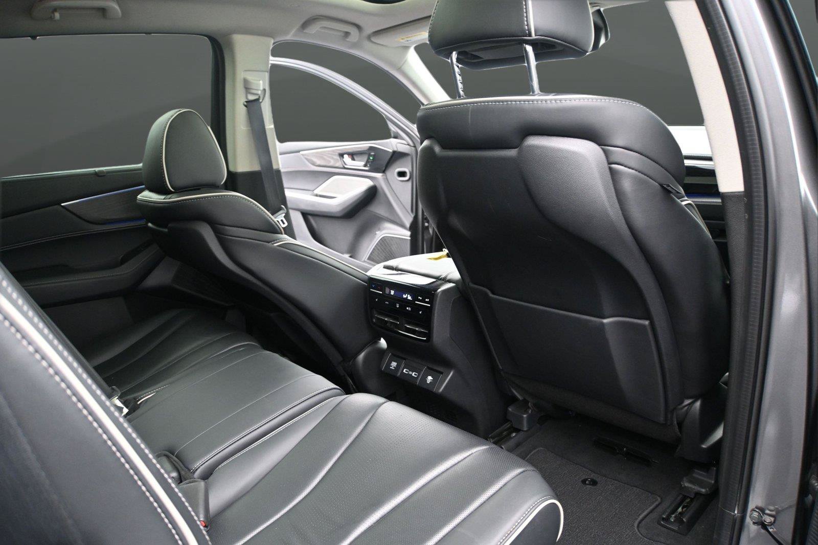 Used 2023 Acura MDX w/ Advance Package AWD/4WD image 18