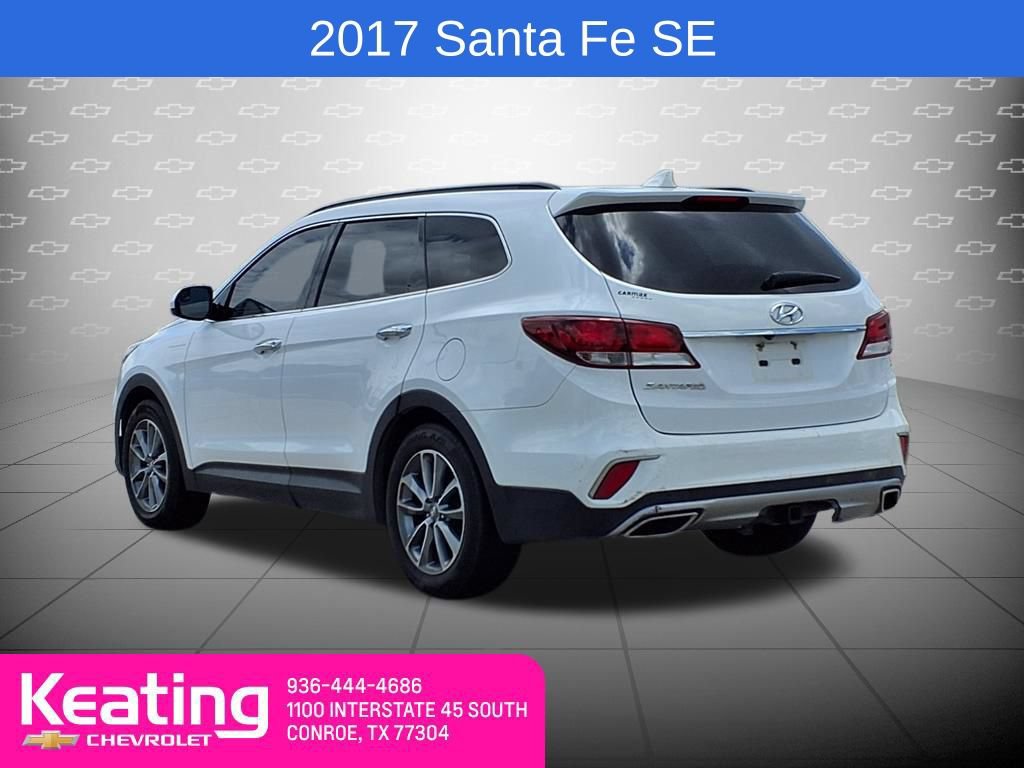 Used 2017 Hyundai Santa Fe SE FWD image 2