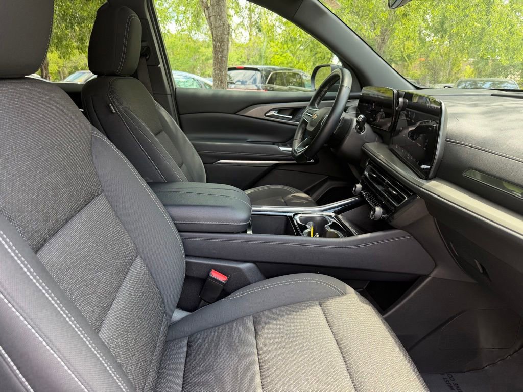 Used 2025 Chevrolet Traverse LT FWD image 10