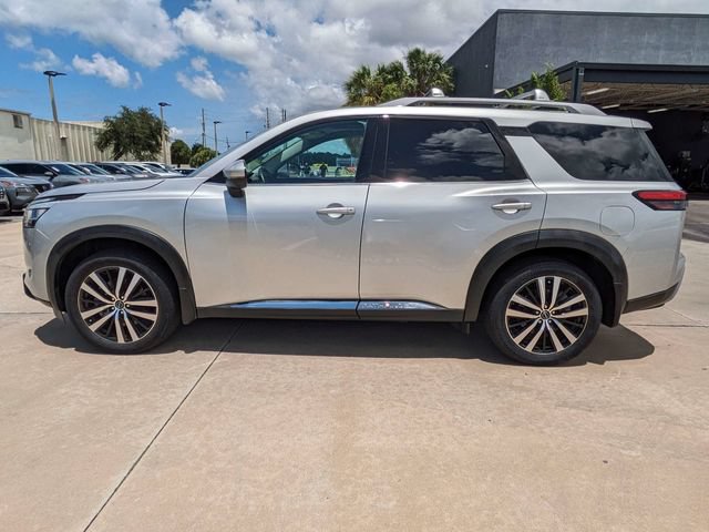 Used 2023 Nissan Pathfinder Platinum w/ Black Appearance Package AWD/4WD image 9