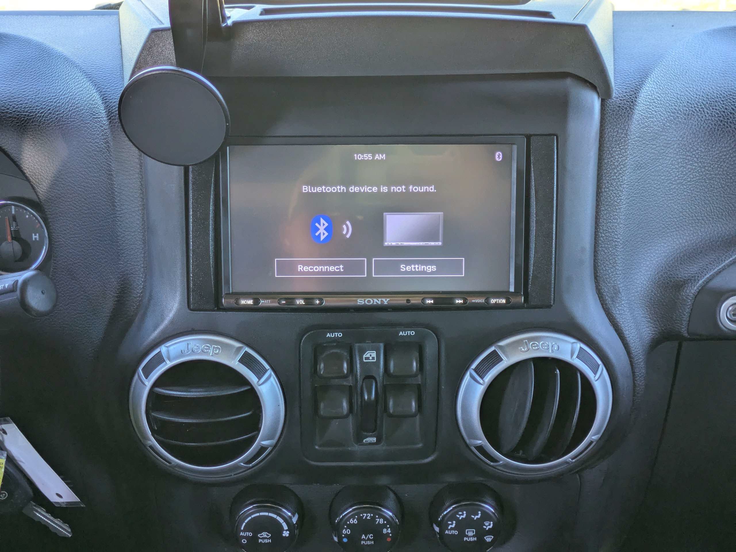 Used 2014 Jeep Wrangler Unlimited Rubicon w/ Connectivity Group AWD/4WD image 17