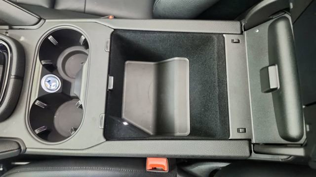 Used 2025 Porsche Cayenne w/ Premium Package image 54