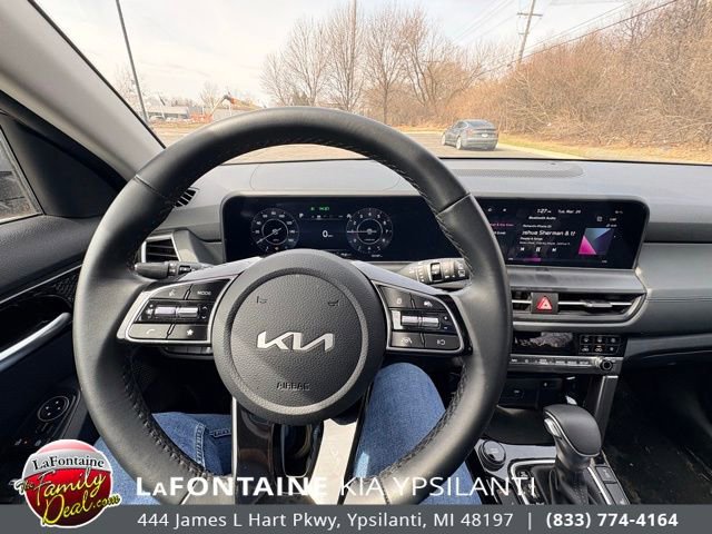 Certified 2025 Kia Seltos EX w/ EX Sunroof Package image 13