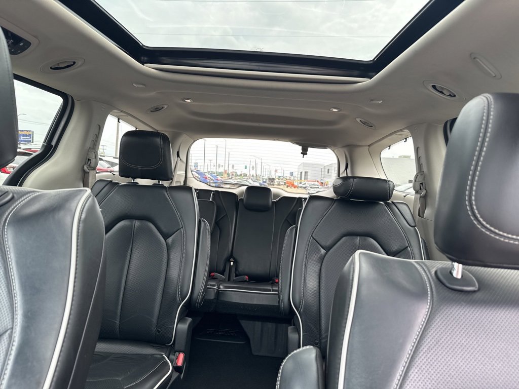Used 2023 Chrysler Pacifica Limited image 23