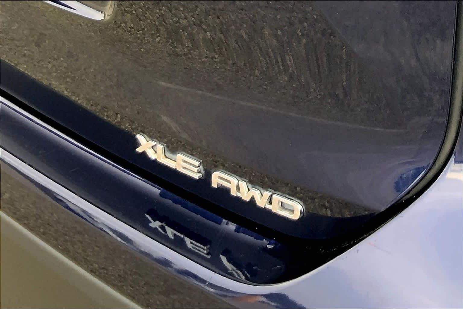 Used 2020 Toyota Highlander XLE AWD/4WD image 30