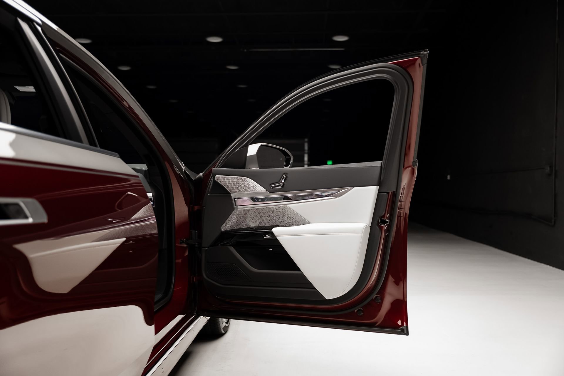 Used 2023 BMW i7 xDrive60 w/ Executive Package 2 image 60