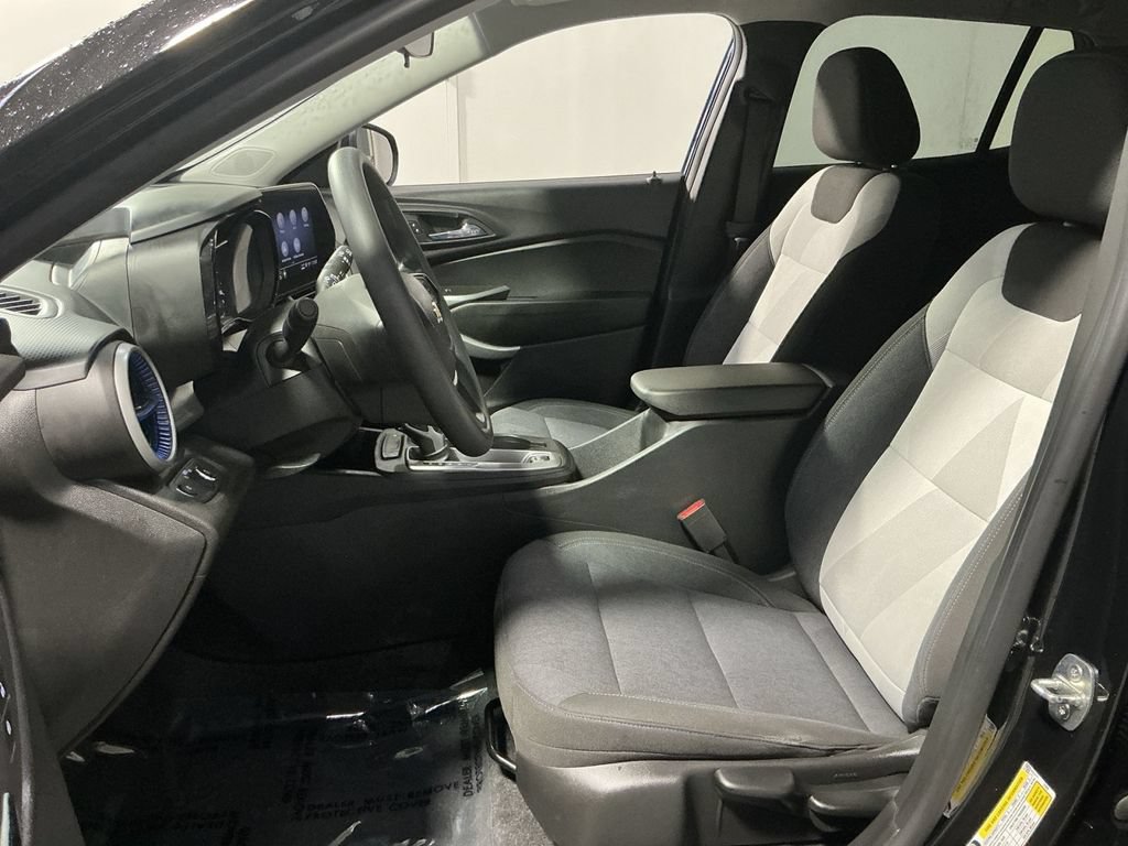 Used 2024 Chevrolet Trax LS w/ LS Convenience Package FWD image 14