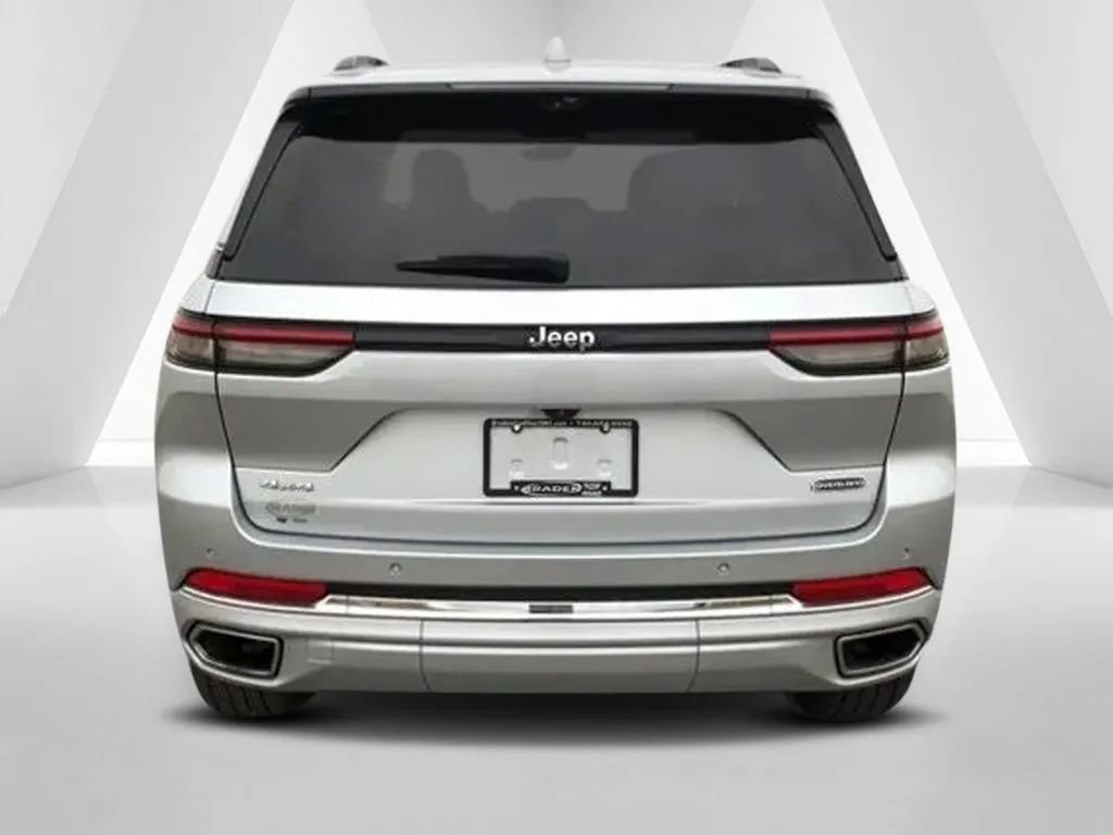 Used 2022 Jeep Grand Cherokee Overland w/ Luxury Tech Group IV image 6