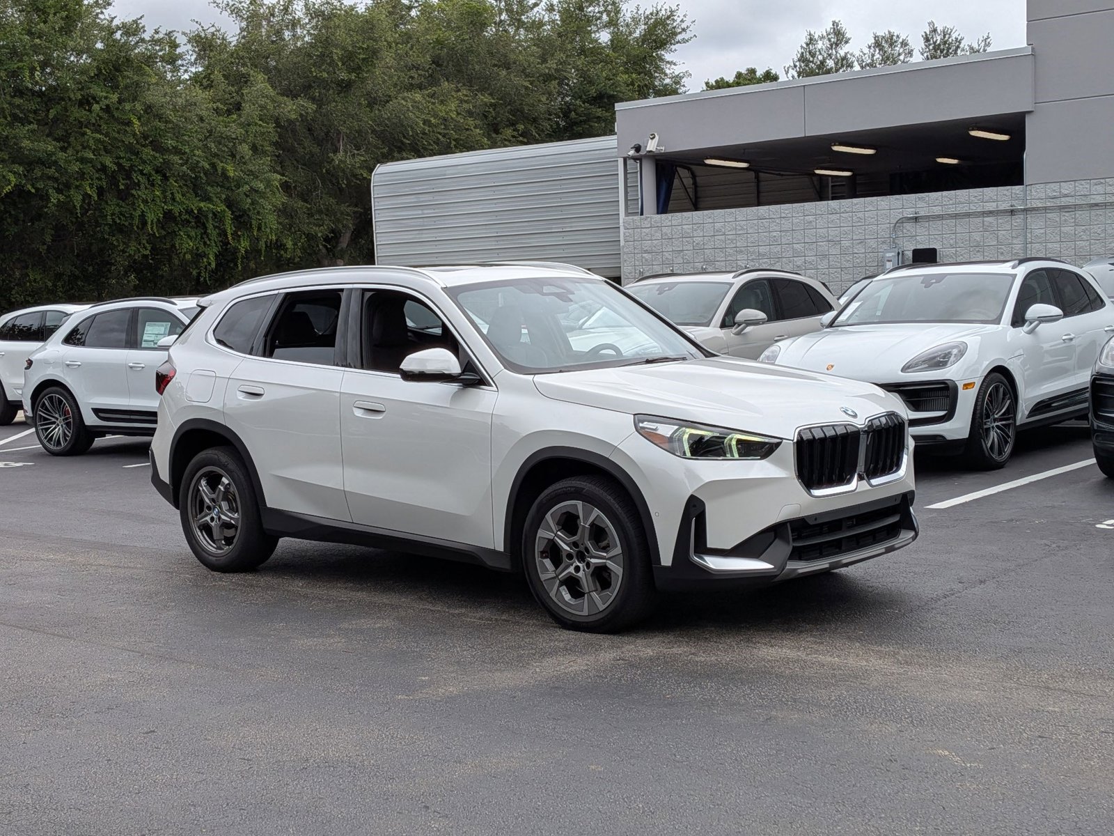 Used 2023 BMW X1 xDrive28i w/ Premium Package AWD/4WD image 5