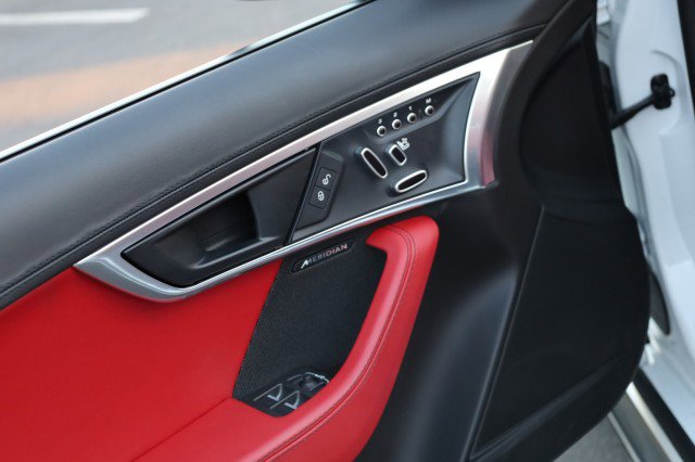 Used 2018 Jaguar F-TYPE Convertible image 22