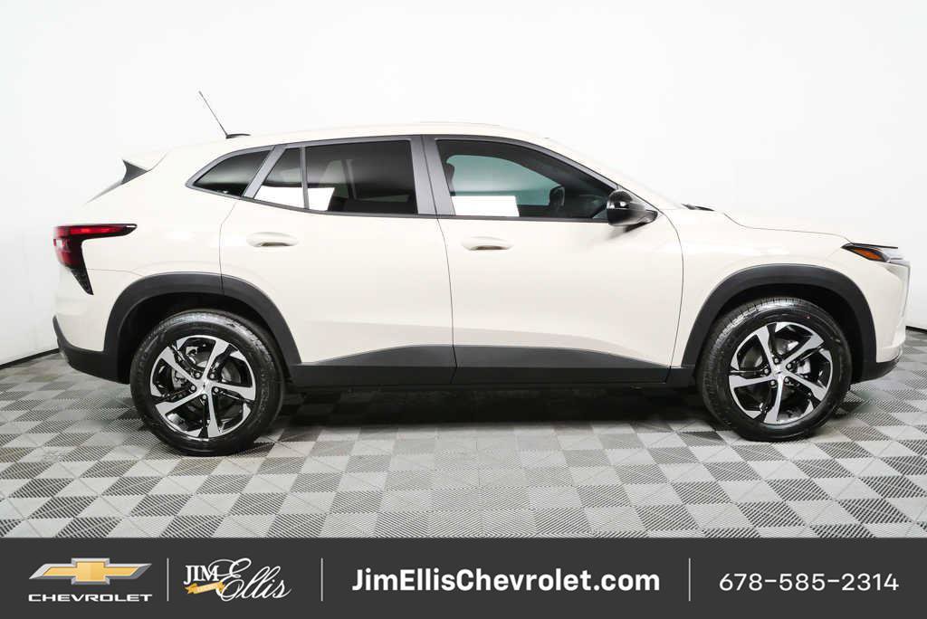 New 2026 Chevrolet Trax RS w/ Sunroof Package FWD image 2