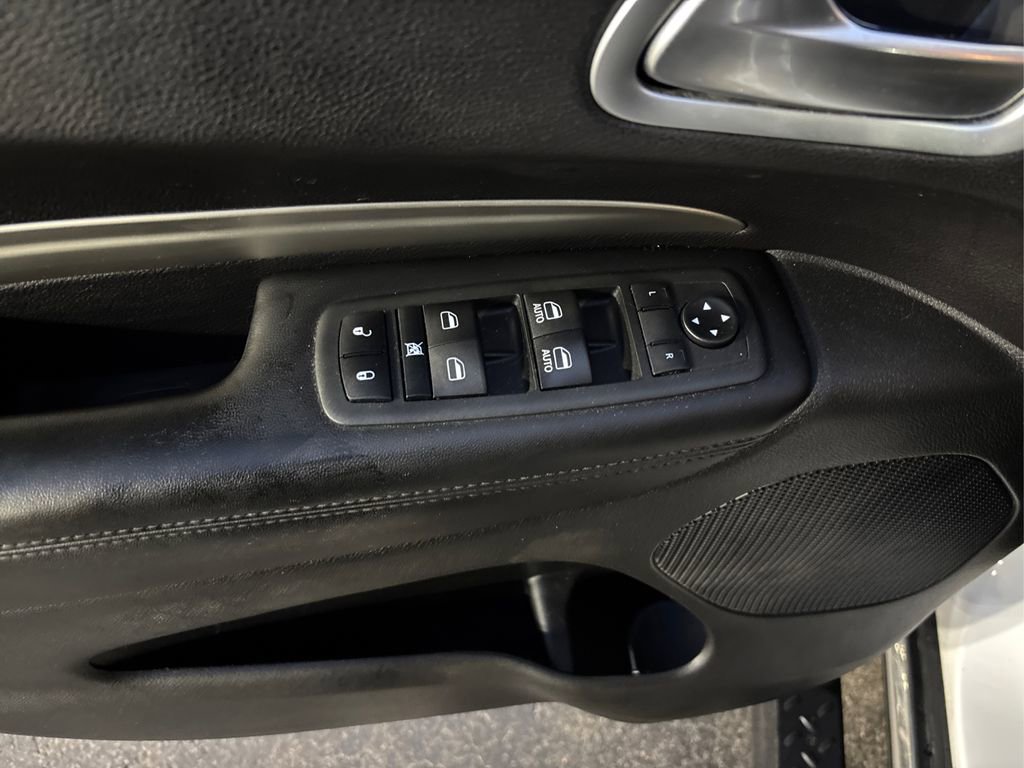 Used 2020 Dodge Durango SXT image 28