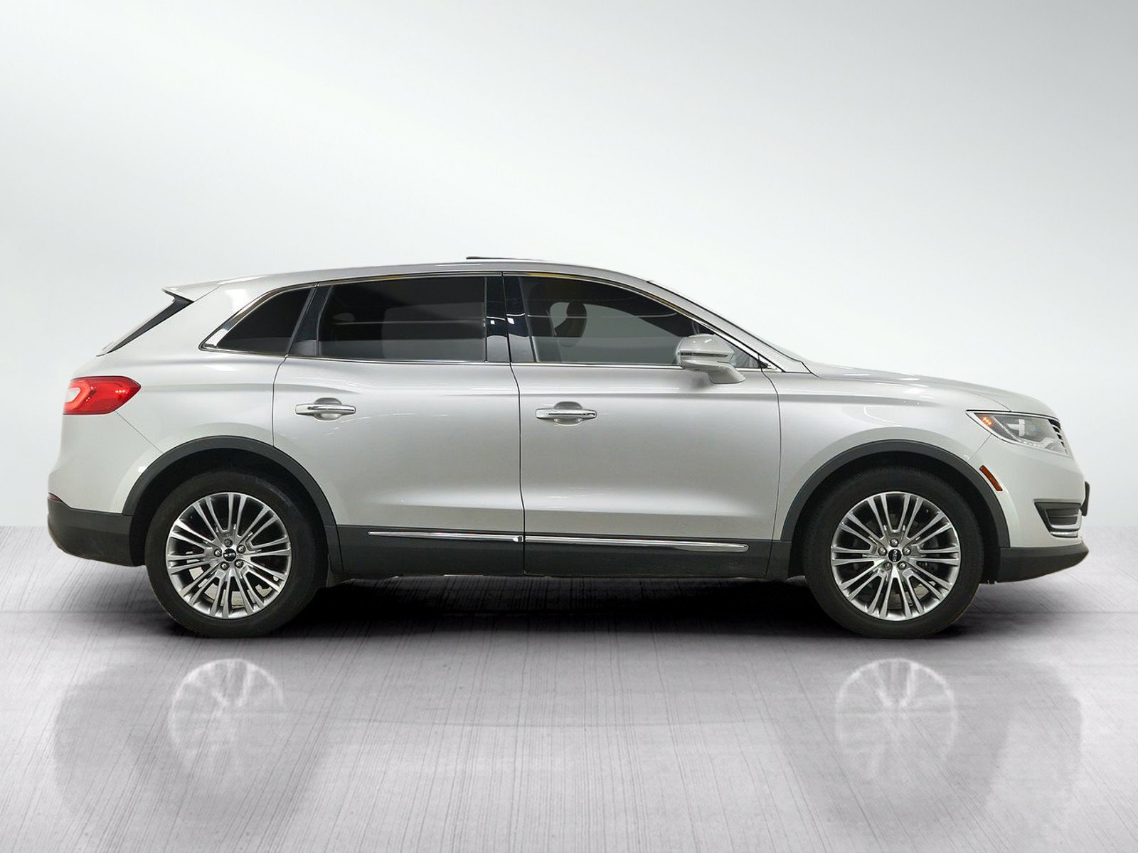 Used 2018 Lincoln MKX Reserve w/ Lincoln MKX Climate Package AWD/4WD image 6