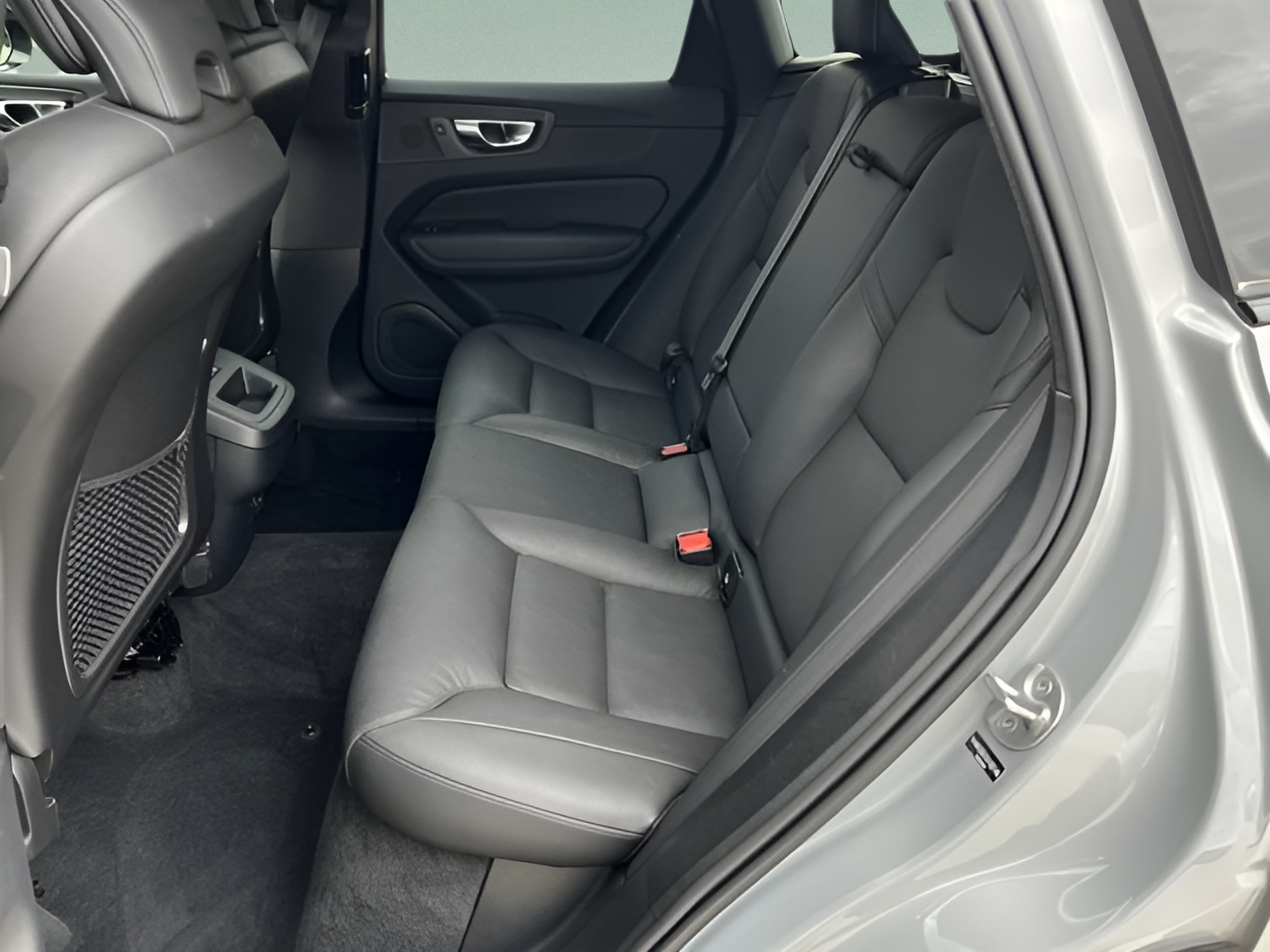 Used 2025 Volvo XC60 B5 Plus AWD/4WD image 27
