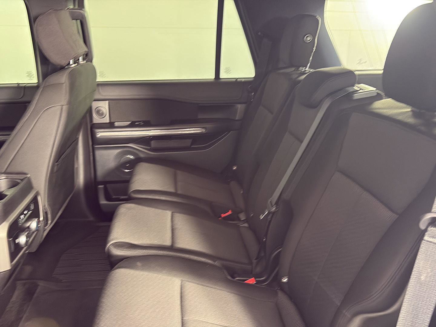 Used 2018 Ford Expedition XLT image 21