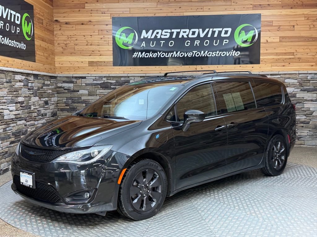 Used 2020 Chrysler Pacifica Touring-L w/ S Appearance Package FWD image 9