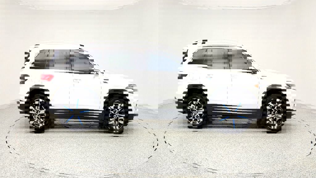 Used 2023 Mercedes-Benz EQB 250+ w/ Exclusive Package image 4