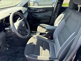 Used 2024 Chevrolet TrailBlazer LT w/ Driver Confidence Package FWD image 9