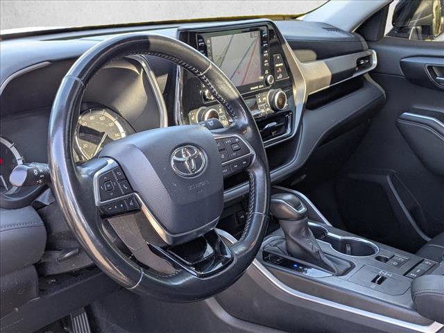 Used 2020 Toyota Highlander XLE image 11