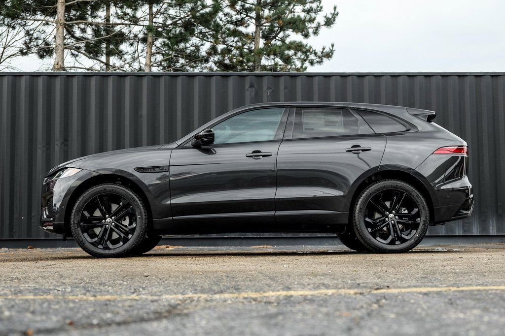New 2026 Jaguar F-PACE R-Dynamic S image 3