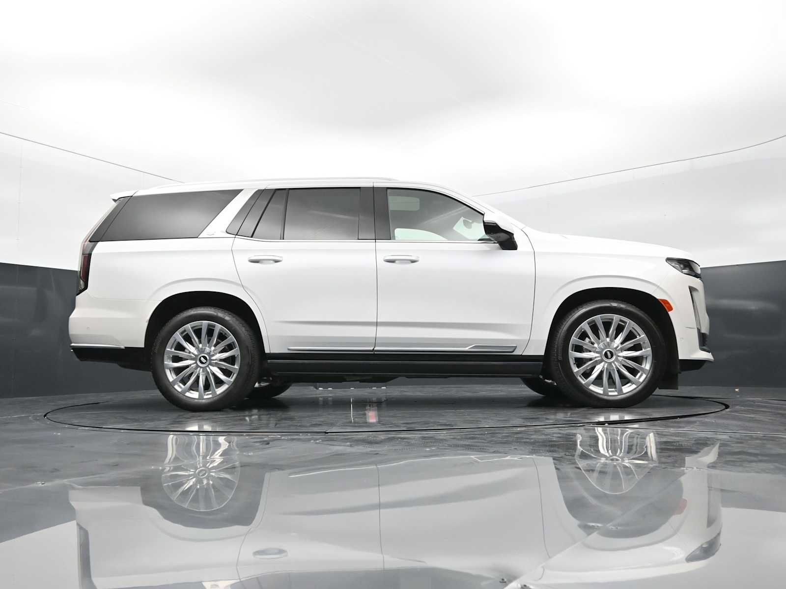 Used 2024 Cadillac Escalade Premium Luxury w/ Performance Package AWD/4WD image 29