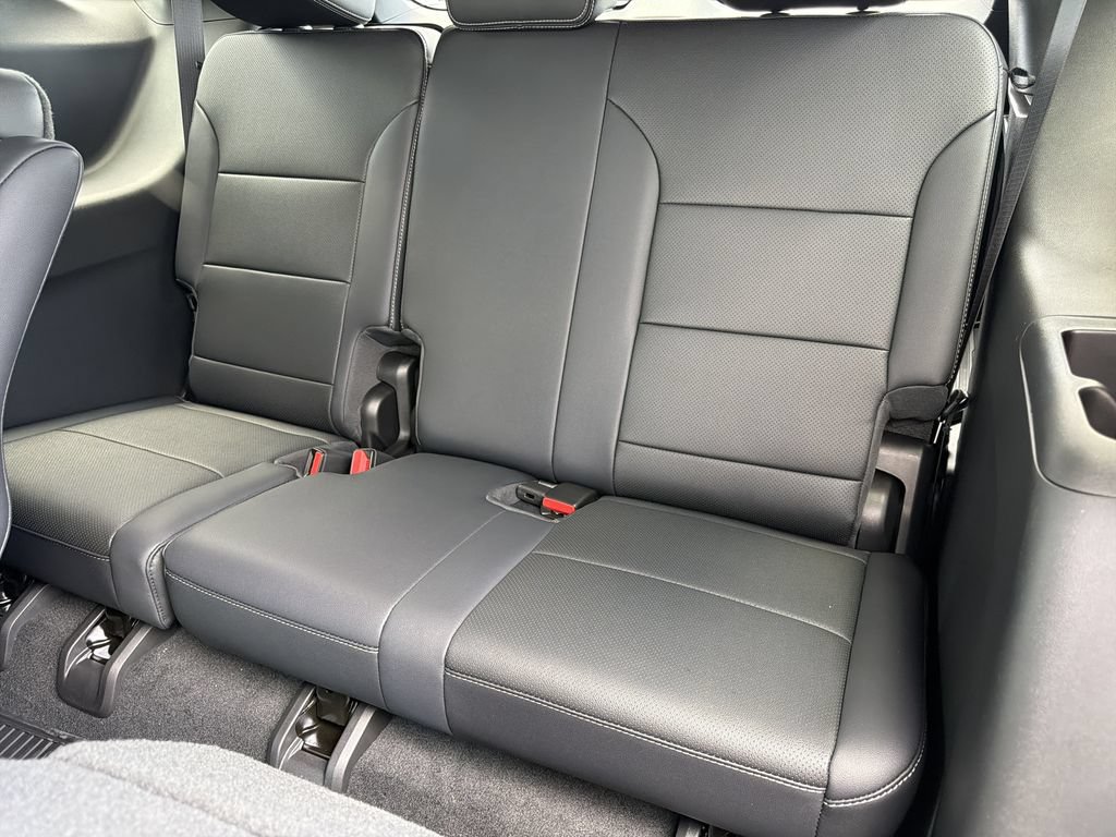 New 2026 Chevrolet Traverse LT w/ Midnight/Sport Edition FWD image 17