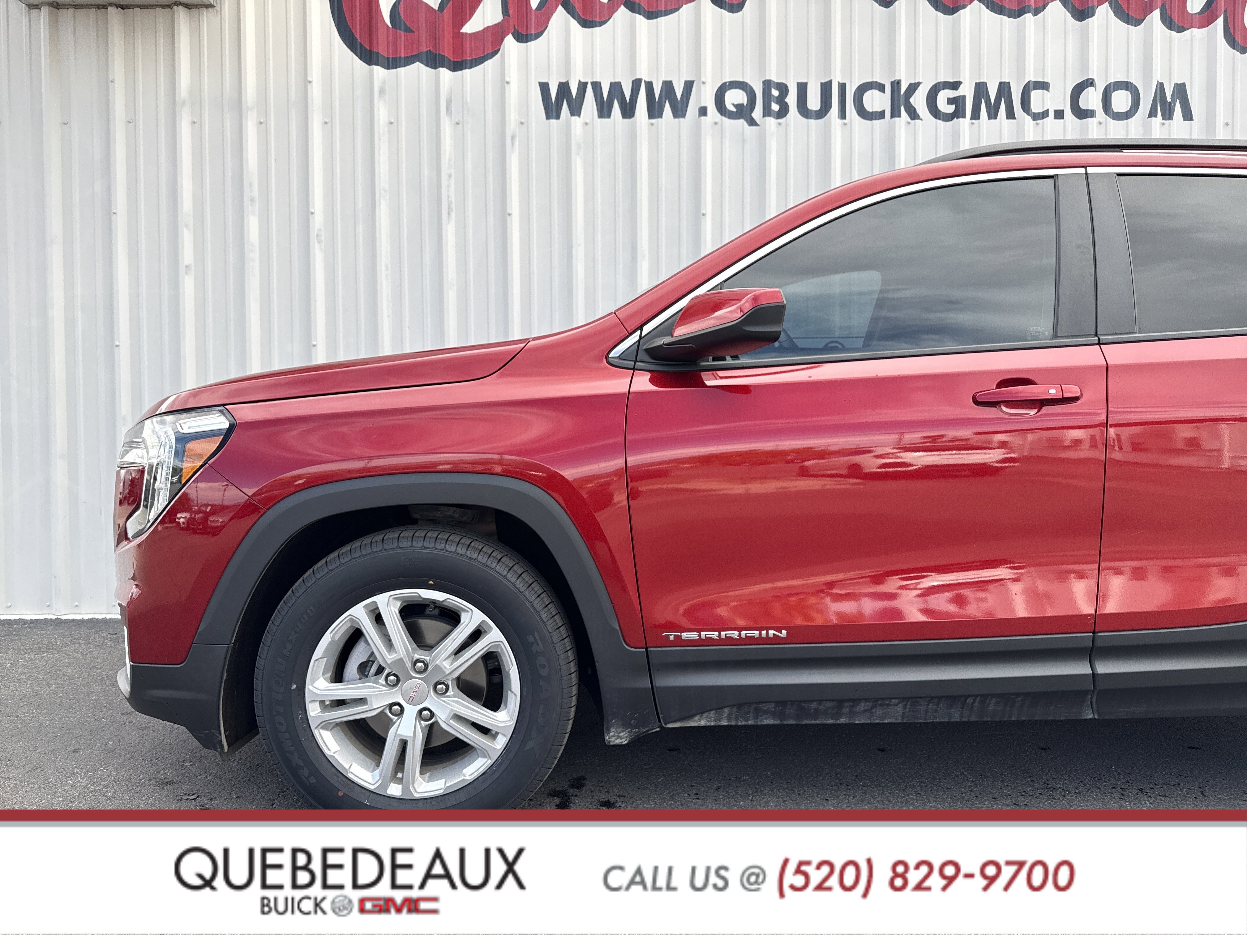 Used 2022 GMC Terrain SLE w/ Driver Convenience Package image 3