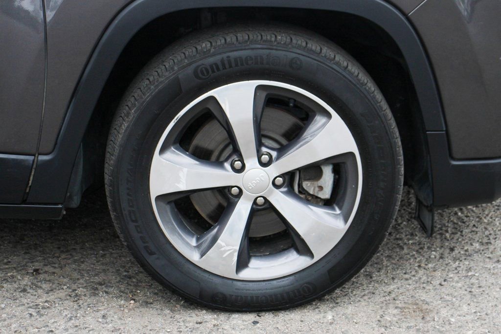 Used 2020 Jeep Cherokee Limited image 39