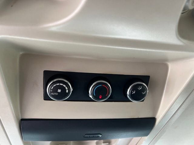 Used 2016 Chrysler Town & Country Touring FWD image 29