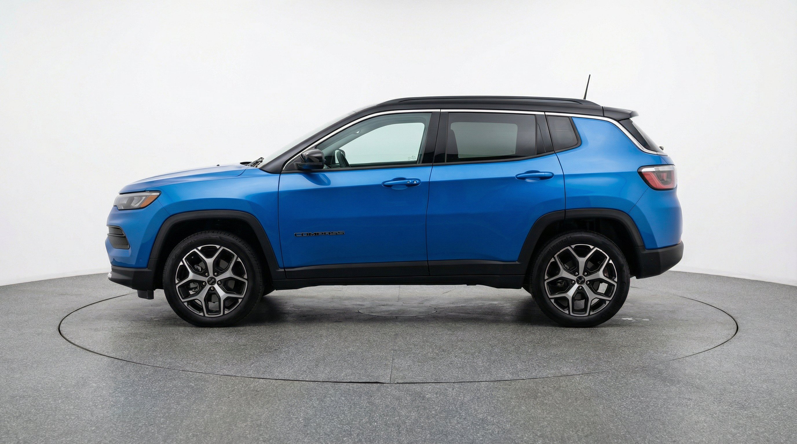 Used 2025 Jeep Compass Limited AWD/4WD image 5