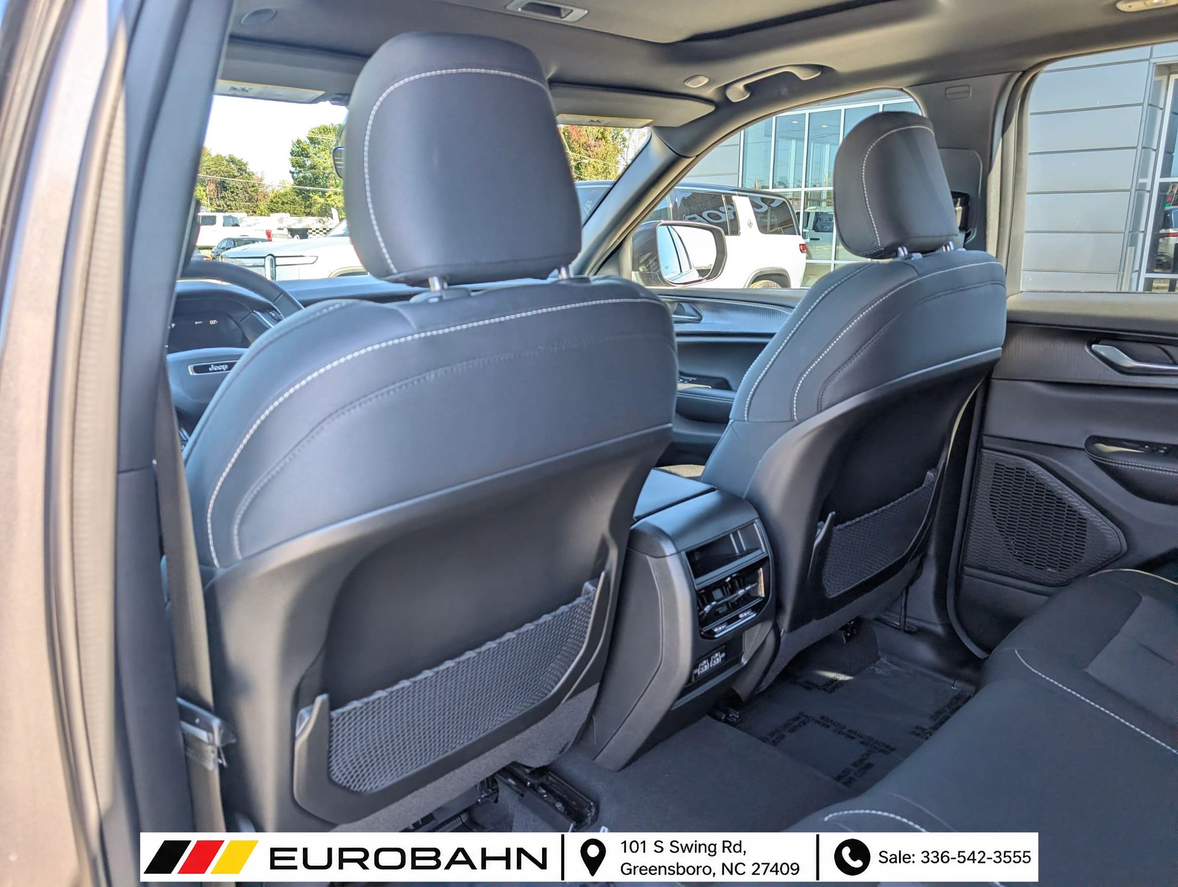 Used 2025 Jeep Grand Cherokee Laredo X AWD/4WD image 11