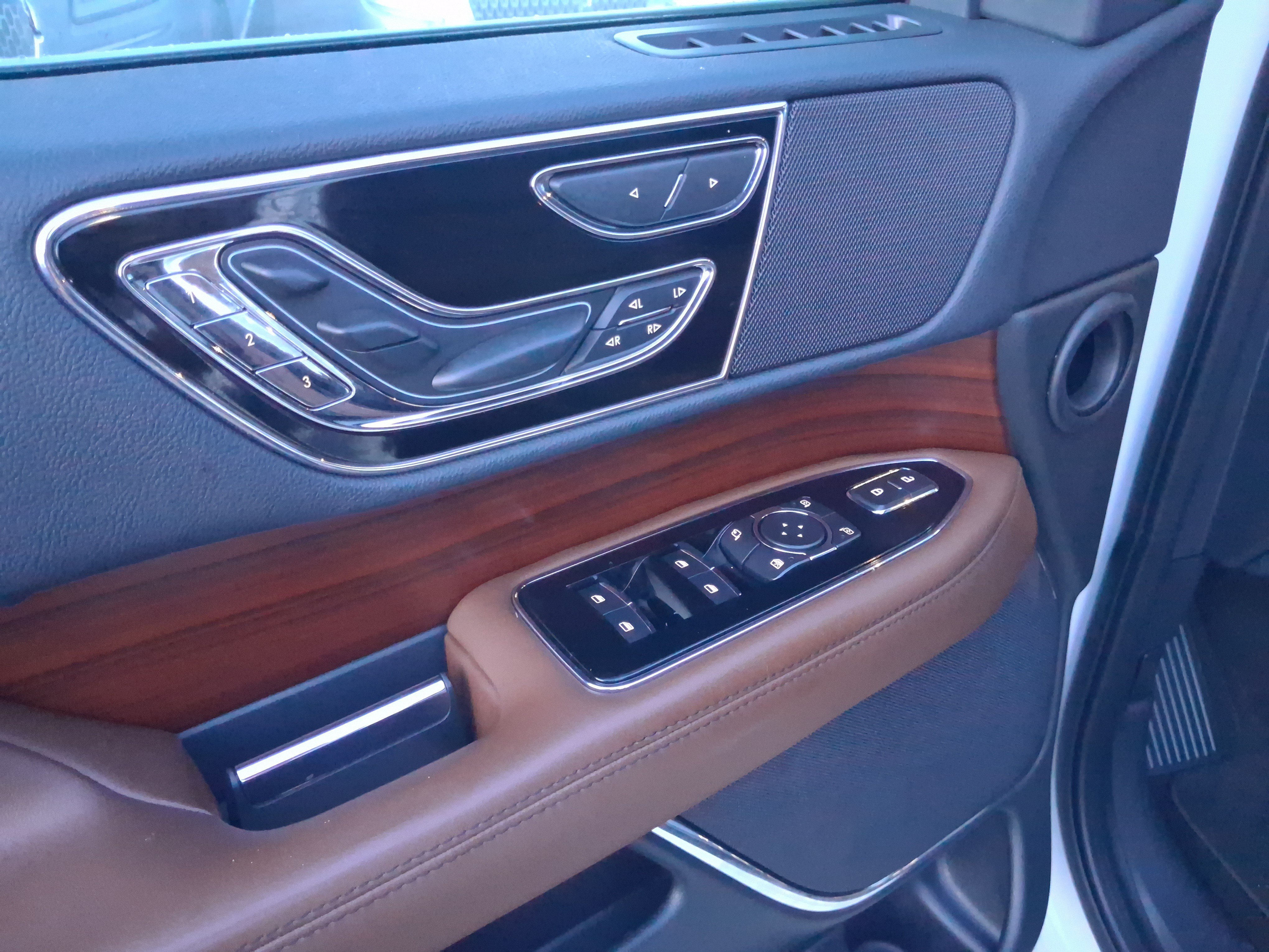 Certified 2023 Lincoln Navigator Reserve w/ Monochromatic Package AWD/4WD image 15