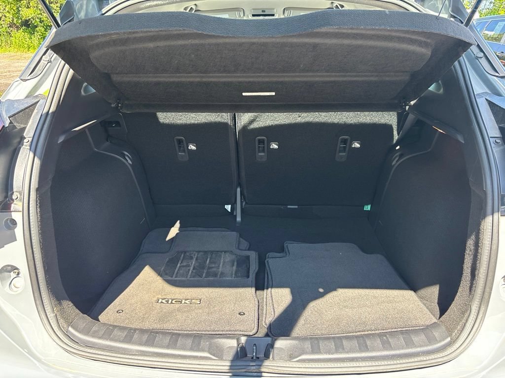 Used 2024 Nissan Kicks SR w/ SR Premium Package FWD image 32