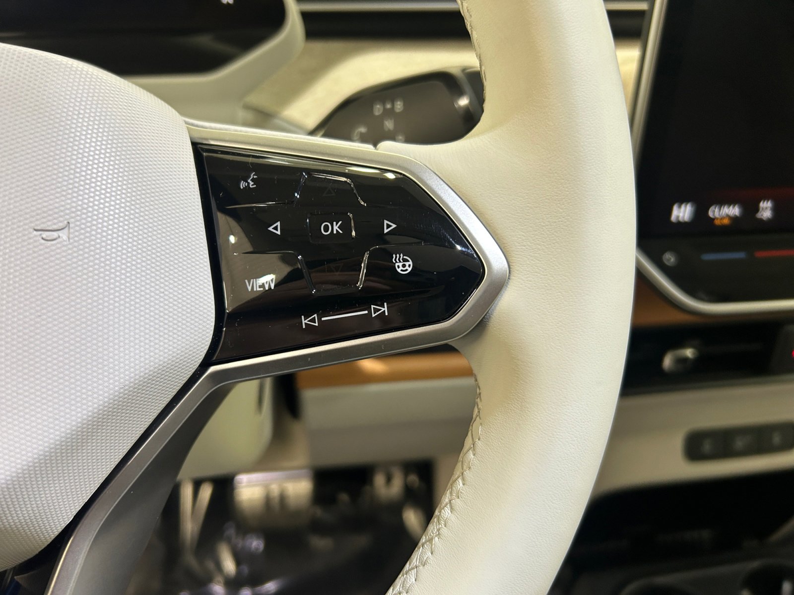 Used 2025 Volkswagen ID. Buzz 1st Edition image 7