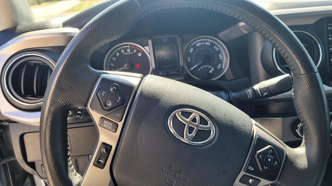 Used 2020 Toyota Tacoma SR5 AWD/4WD image 14