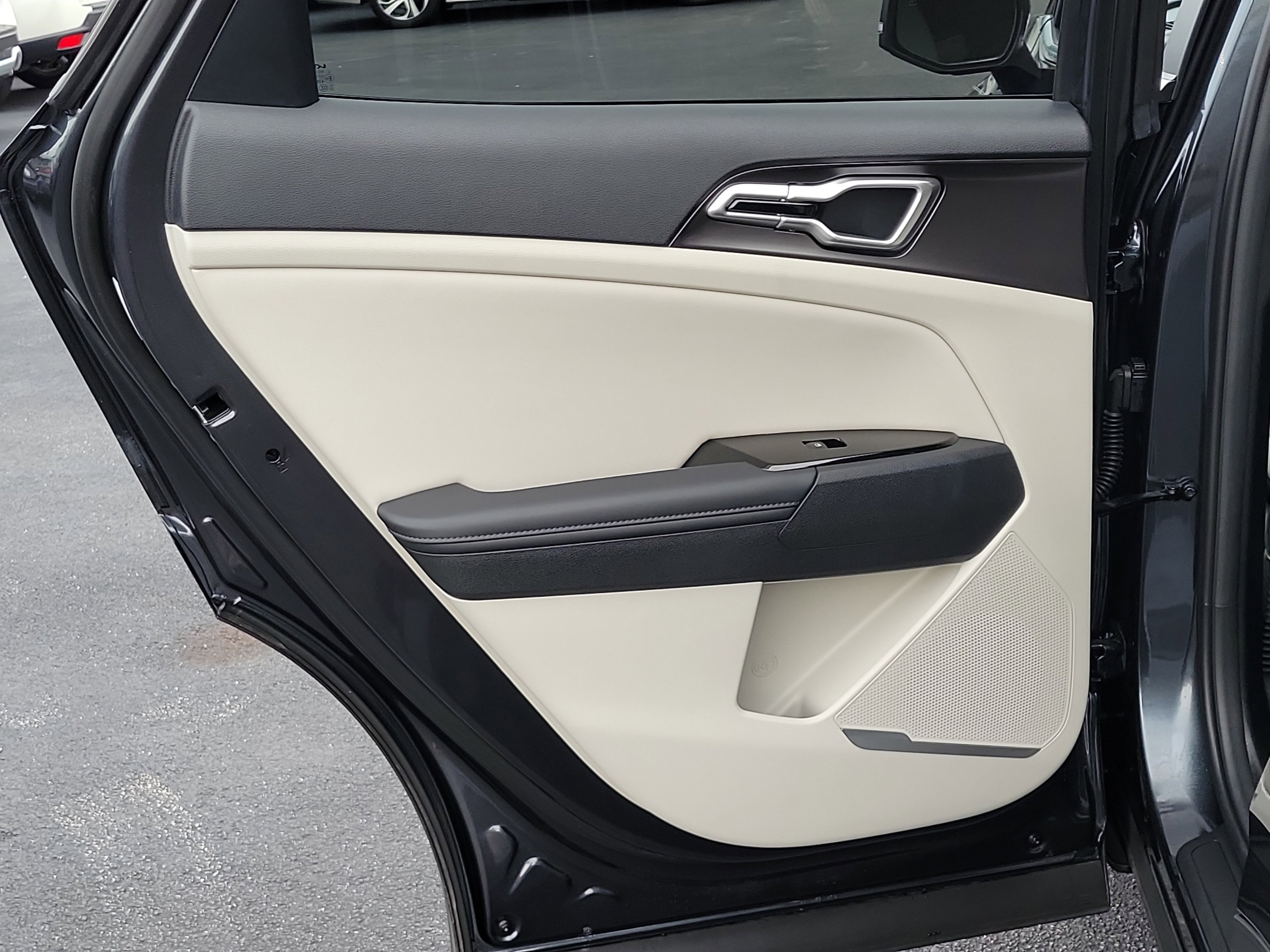 Used 2023 Kia Sportage EX image 13