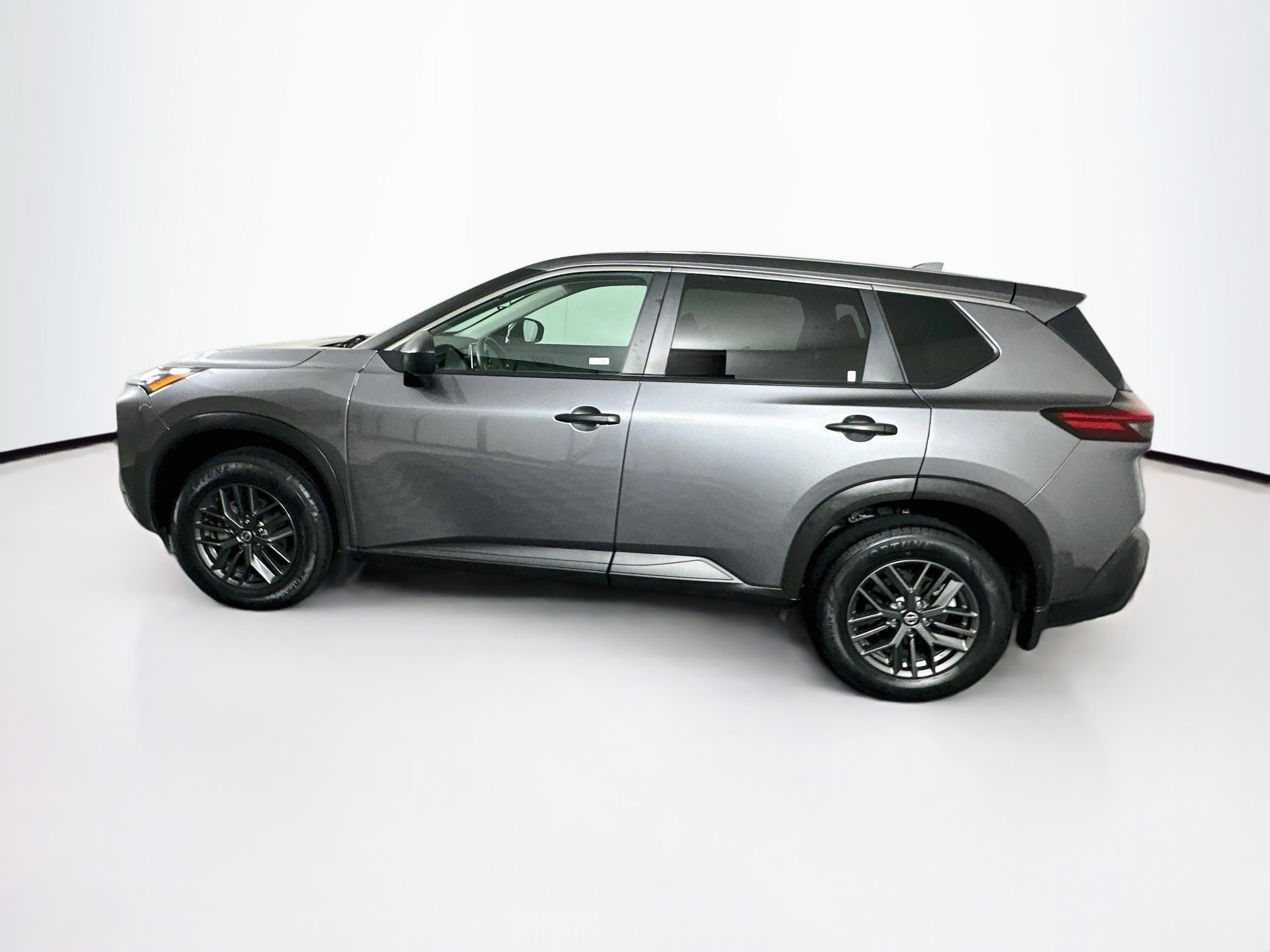 Used 2021 Nissan Rogue S FWD image 4
