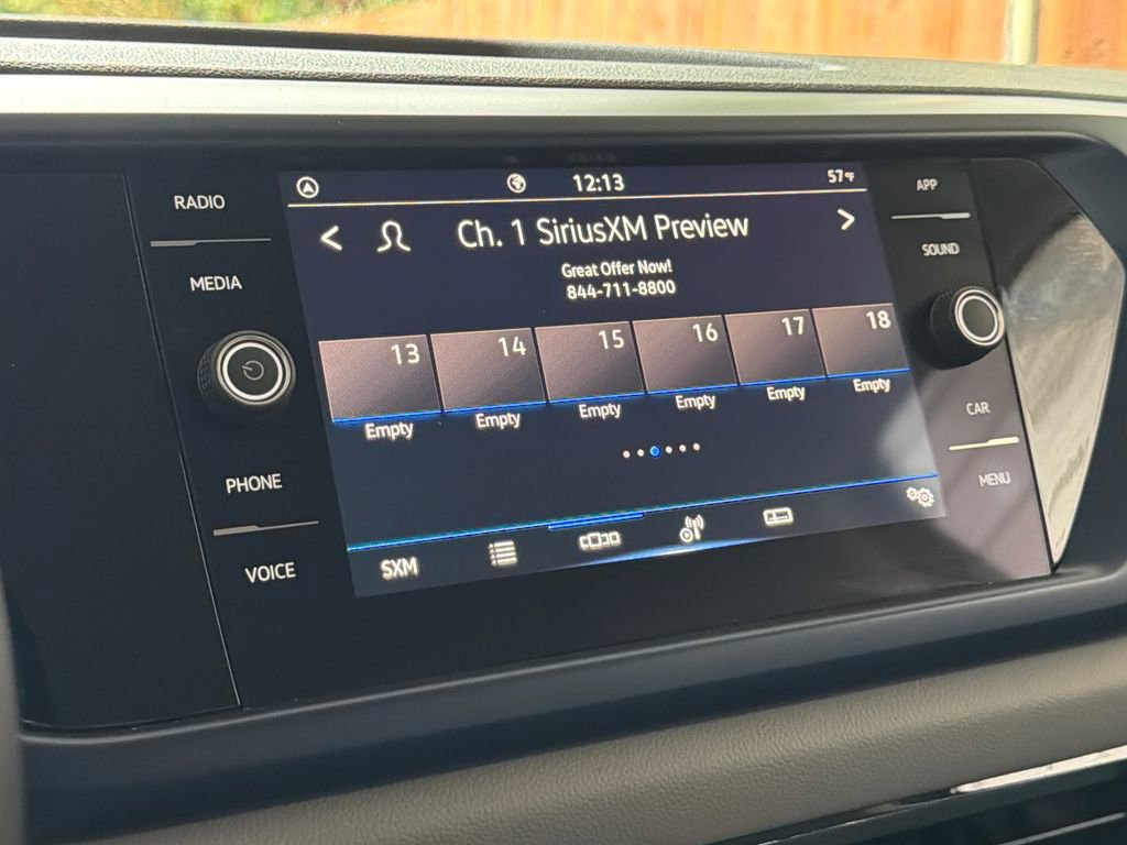 Used 2023 Volkswagen Taos SE image 6